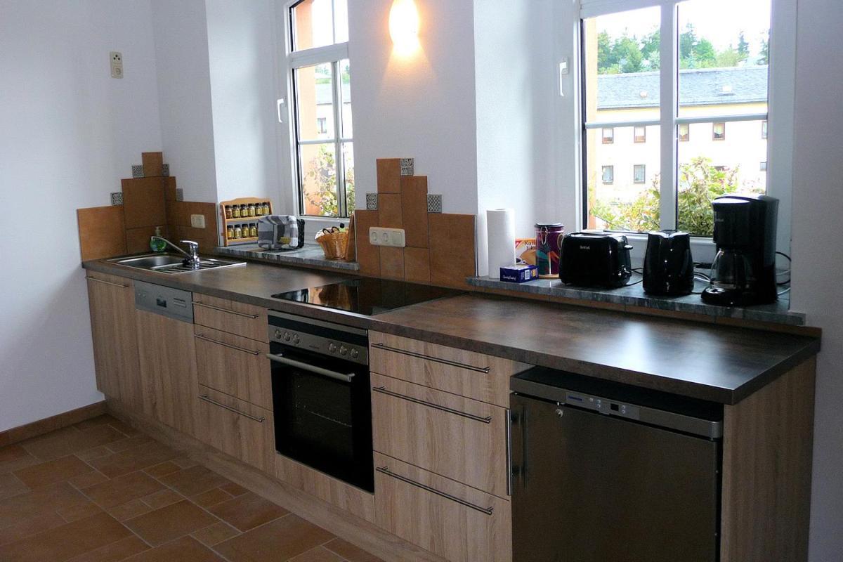Pension Und Ferienwohnung Am Teich Schleiz Exterior photo